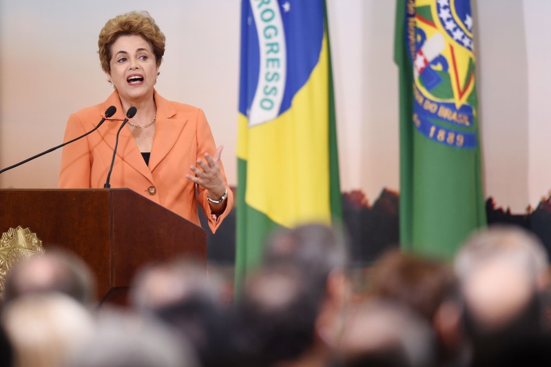  Ao lançar o Plano Safra, Dilma Rousseff chamou o processo de fraudulento