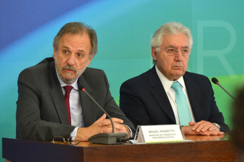 Ministro Miguel Rosseto acompanhado do presidente do Sebrae, Guilherme Afif Domingos, falou à imprensa
