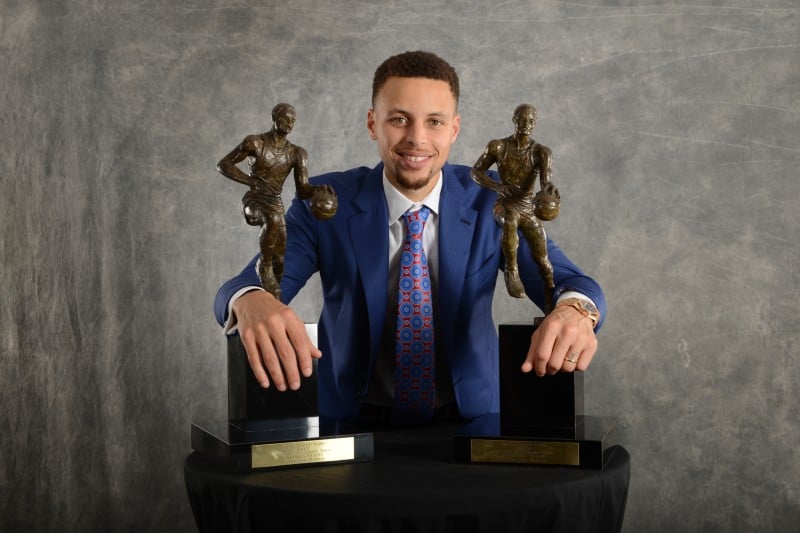 Curry com os seus dois troféus de MVP
