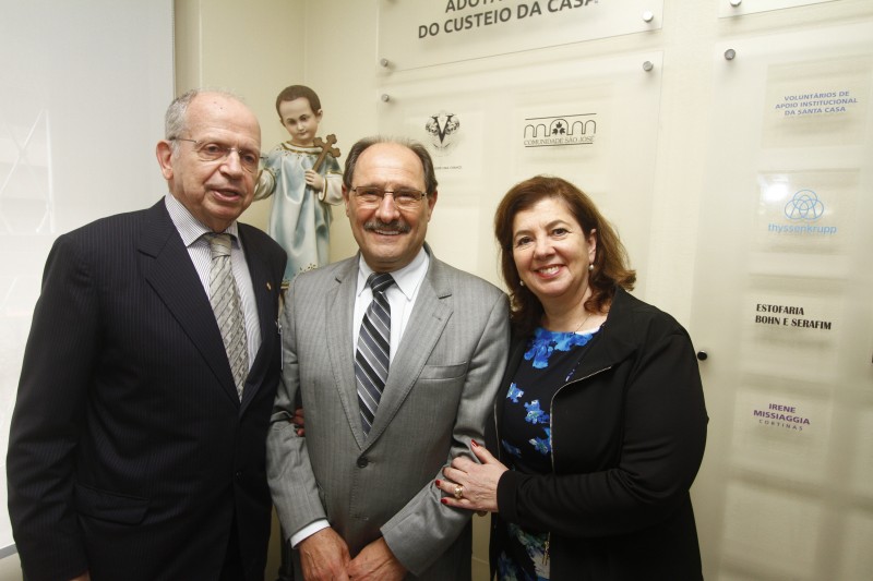 Alfredo Englert, provedor da Santa Casa, com o governador José Ivo Sartori e Maria Helena Sartori