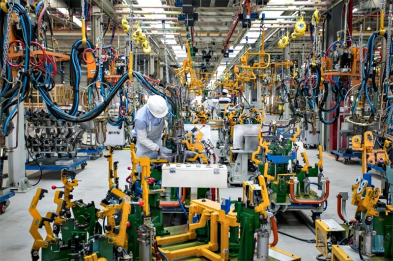 Fábricas de automóveis brasileiras estão operando com metade da capacidade, e recuperação está prevista para um prazo de pelo menos 10 anos