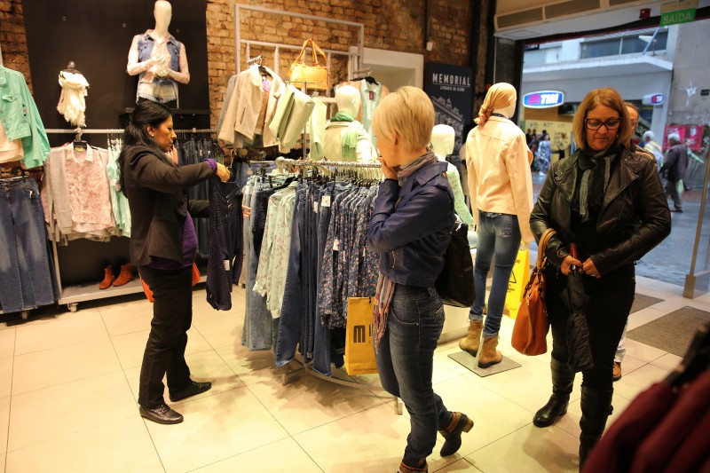 As vendas recuaram 5,7% na comparação com março de 2015