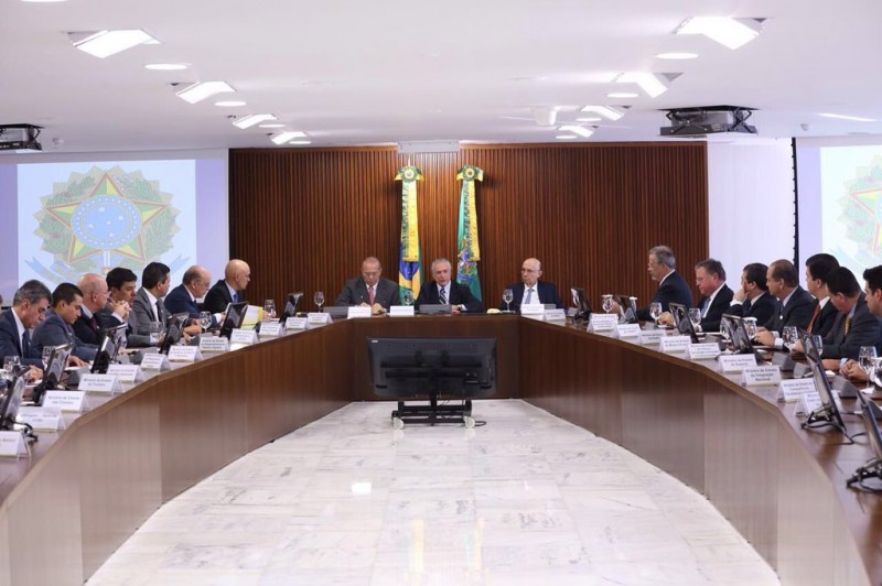Encontro, no Palácio do Planalto, ocorre com a presença dos 24 novos ministros