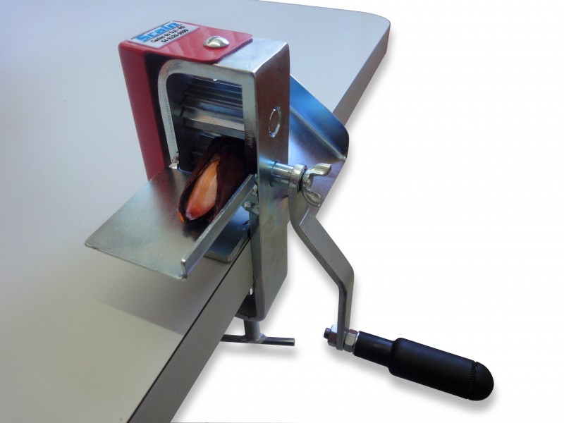 Descascador de pinh&atilde;o, m&aacute;quina produzida pela Metal&uacute;rgica Scain, de Caxias do Sul. Cred Metal&uacute;rgica Scain-divulga&ccedil;&atilde;o.jpg Foto: Metal&uacute;rgica Scain/Divulga&ccedil;&atilde;o/JC