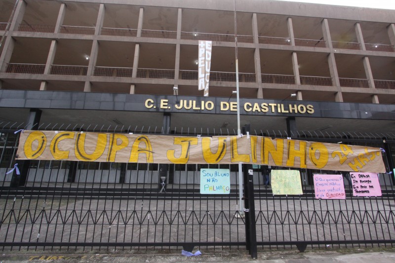 O Colégio Estadual Júlio de Castilhos é a quinta escola de Porto Alegre a ser ocupada