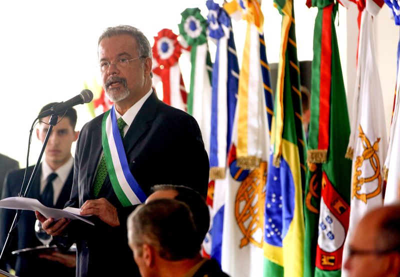 Raul Jungmann tomou posse como novo ministro da Defesa durante cerimônia no Clube da Aeronáutica de Brasília