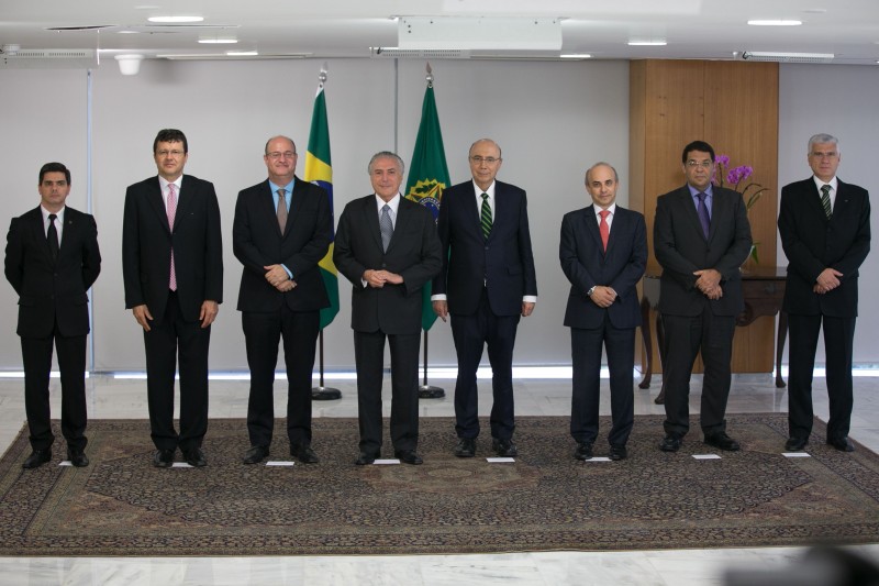 A partir da esquerda: Ladeira, Hamilton, Goldfajn, Temer, Meirelles, Godoi, Mansueto Almeida e Rachid