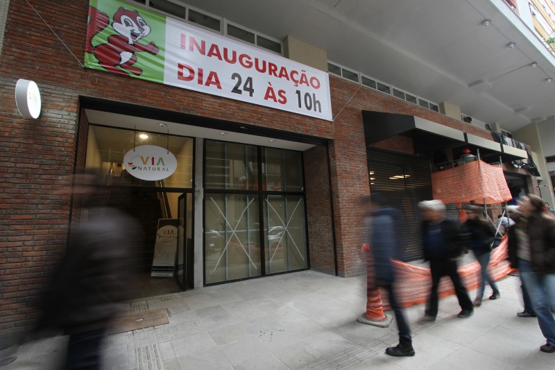 Loja revitalizou fachada de prédio onde funcionou o Cine Cacique até 1994