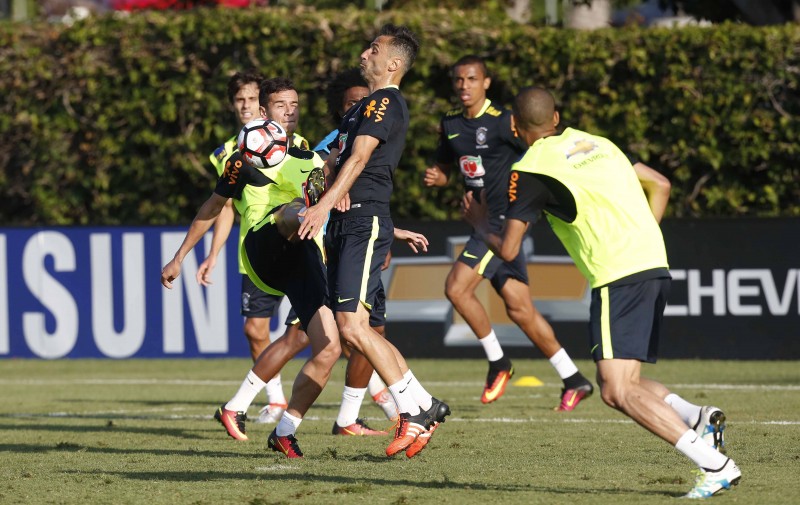 Atacante Jonas, artilheiro no Benfica, usará a camisa 9