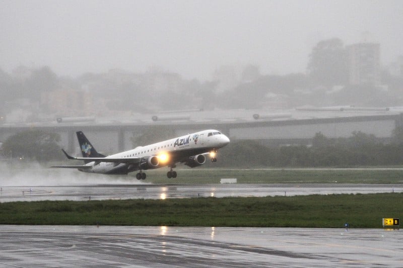 Extensão do espaço para pouso e decolagens no Salgado Filho dificulta a operação de grandes aviões, principalmente dos cargueiros  