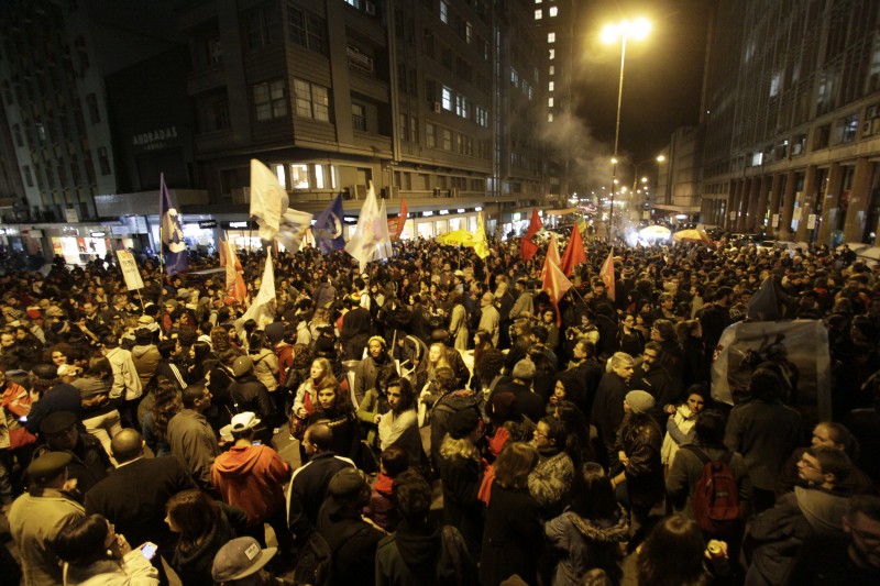 Manifestantes se reuniram no centro, segundo organizadores foram mais de 25 mil pessoas