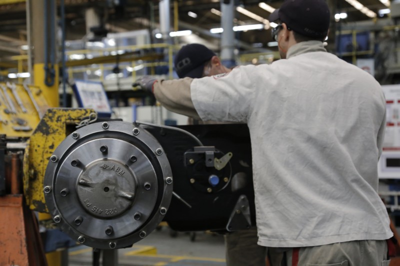  INDÚSTRIA, LINHA DE PRODUÇÃO.  FOTO DA CAPA    FÁBRICA DA AGCO EM CANOAS  