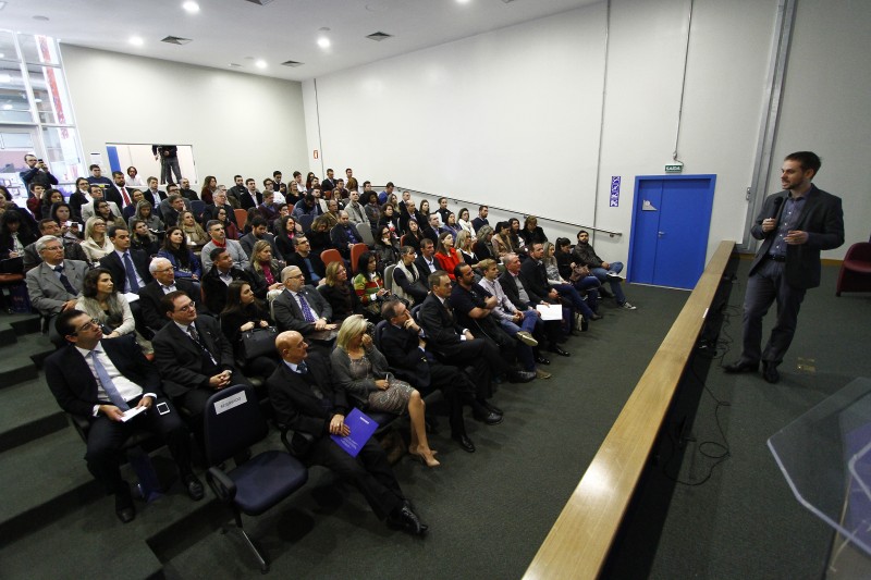 Tiago Grandi (foto), Clenir Wengenowicz, Nelson Eggers, Matheus Lima e Ricardo Felizzola palestraram