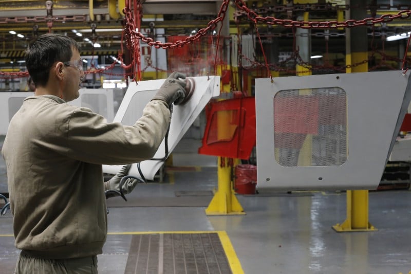 Em 12 meses, o recuo da produção industrial é de 9,6%