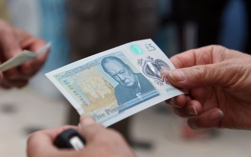 Nova cédula de cinco libras estampa a figura de Winston Churchill