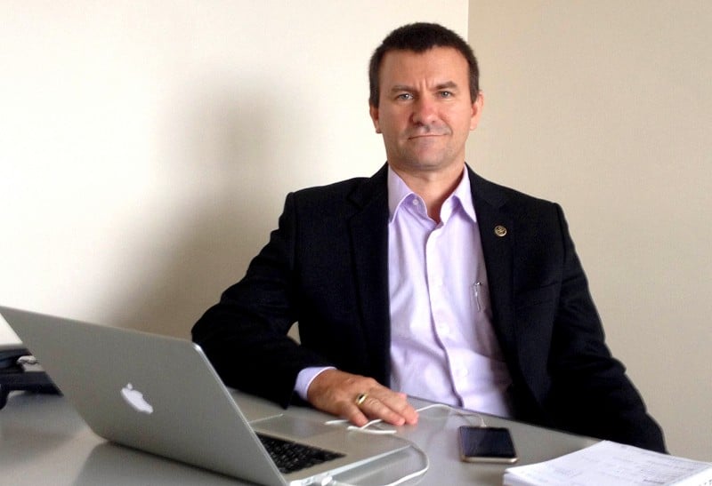 Ad&atilde;o Lopes &eacute; mestre em tecnologia e neg&oacute;cios eletr&ocirc;nicos e CEO da Varitus Brasil