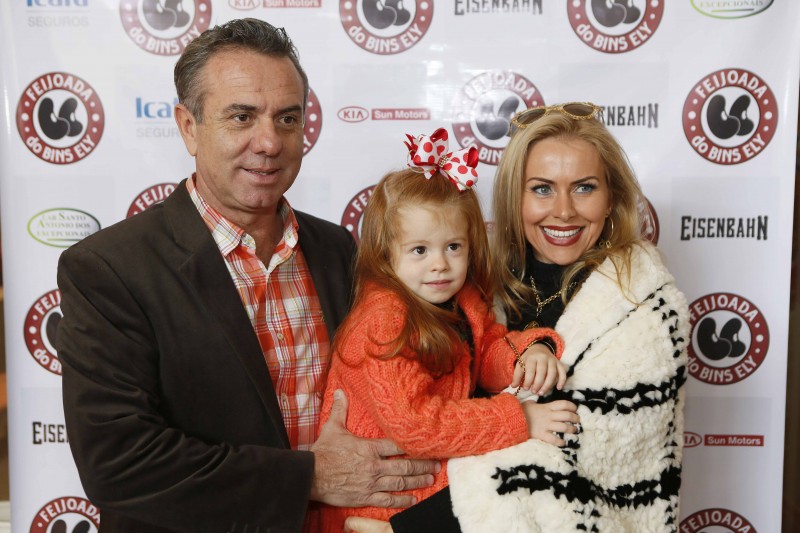 Marcos Barbosa e Giovana Farenzena com a filha Giulianna Farenzena Bolognesi