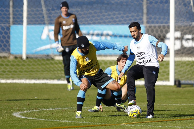 Jogadores do Grêmio realizam treino na preparação para o Campeonato Brasileiro