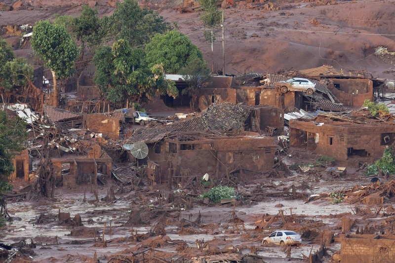 Rompimento de barragem em 2015 matou diversas pessoas e causou destruição ambiental