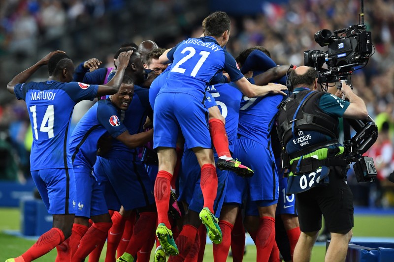 Franceses conseguem vitória no final da partida na abertura da Uefa Euro 2016