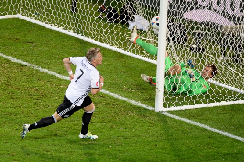 Mesmo entrando apenas aos 44 minutos da etapa final, Schweinsteiger marcou o segundo gol dos alemães 
