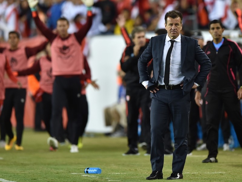 Dunga criticou a arbitragem em entrevista coletiva após a derrota brasileira