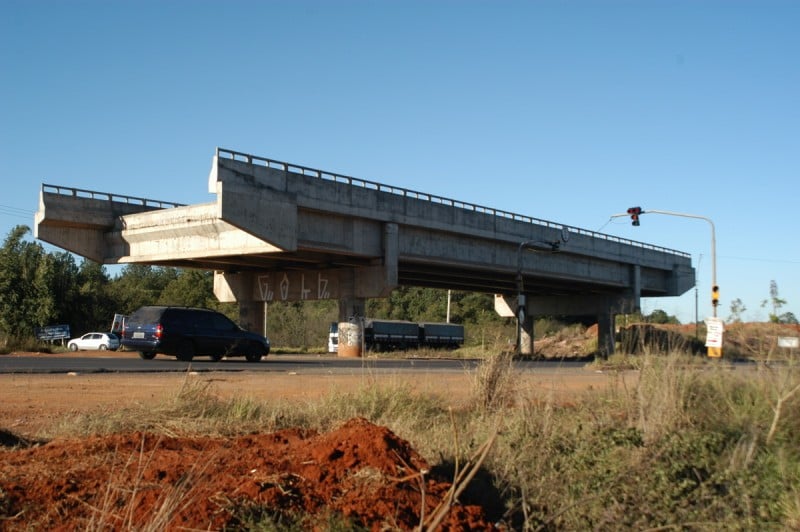 Viaduto construído na ERS-118 vai do nada para o lugar nenhum
