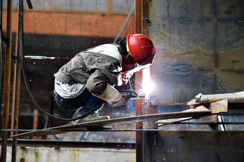  THIS PHOTO TAKEN ON OCTOBER 4, 2015 SHOWS A WORKER WELDING A PART OF A CARGO SHIP IN A SHIPYARD IN CHINA'S SOUTHWEST CHONGQING MUNICIPALITY.  CHINESE IMPORTS SLUMPED BY NEARLY 18 PERCENT YEAR-ON-YEAR IN SEPTEMBER, CUSTOMS SAID ON OCTOBER 13, IN THE LATEST POOR FIGURES FROM THE WORLD'S SECOND-LARGEST ECONOMY. CHINA OUT   AFP PHOTO  