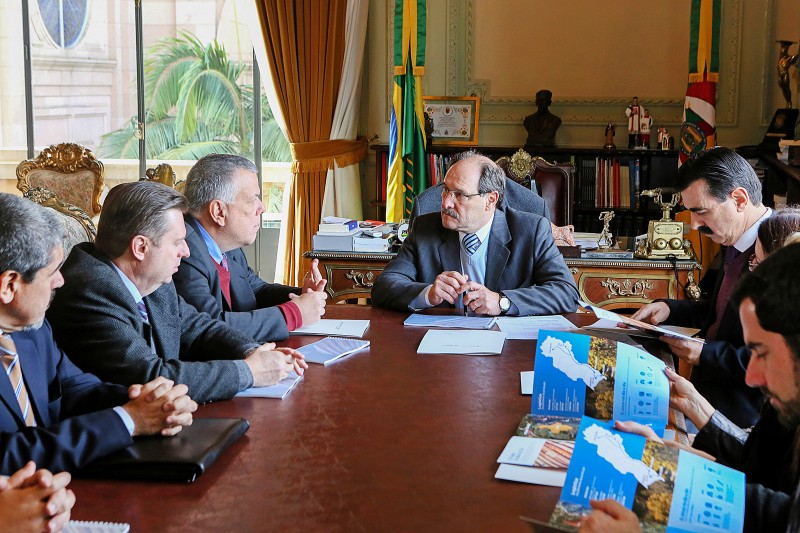 O governador José Ivo Sartori recebeu o diretor-presidente da companhia, Tito Martins, e outros dirigentes 
