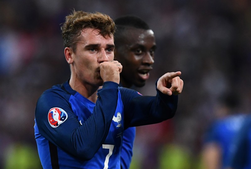 Antoine Griezmann comemora um dos gols franceses contra a Albânia