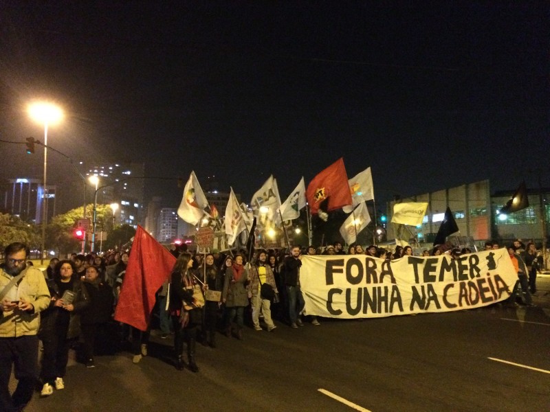 Protesto contra Temer e Cunha e em apoio aos professores em frente ao Caff