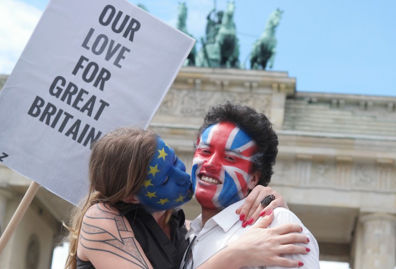 Ontem, em várias cidades europeias, manifestantes apoiaram a permanência do Reino Unido