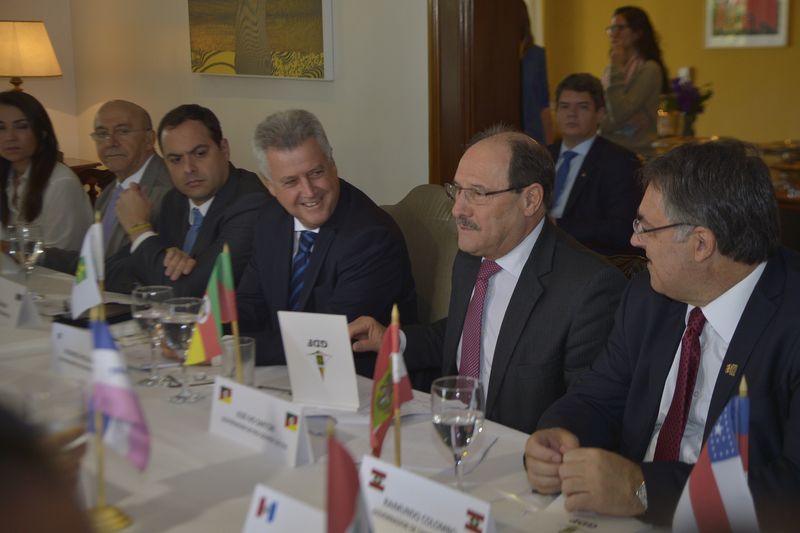 O governador José Ivo Sartori participou da reunião que aceitou oferta do governo federal, na residência oficial do governador do DF