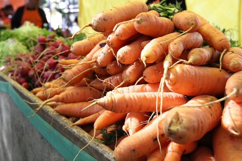 Do grupo alimentação, cenoura teve preço reduzido em 25,63% 