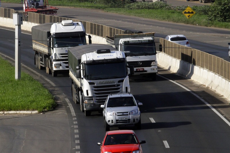 Empresas logísticas reclamam de possíveis danos nos motores dos caminhões