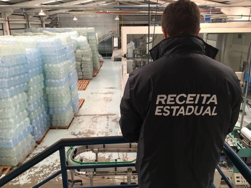 Operação flagra envasamento de água mineral contaminada em empresa de Novo Progresso