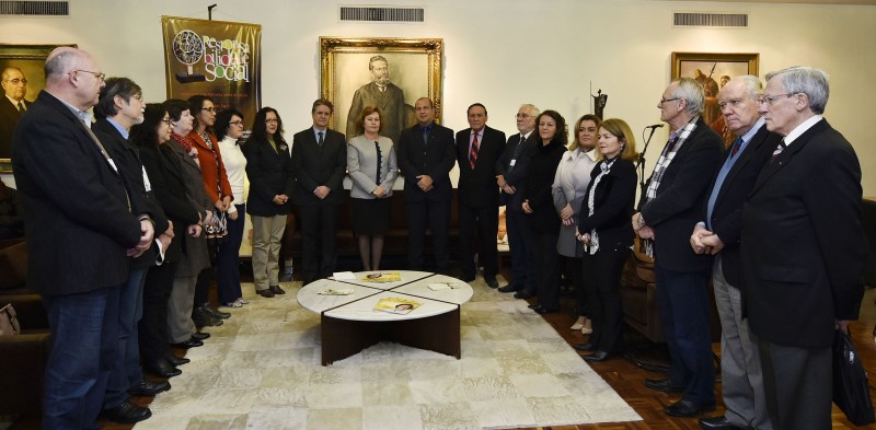 Integrantes da Comissão Mista e a presidente do Legislativo, Silvana Covatti, participaram da solenidade 