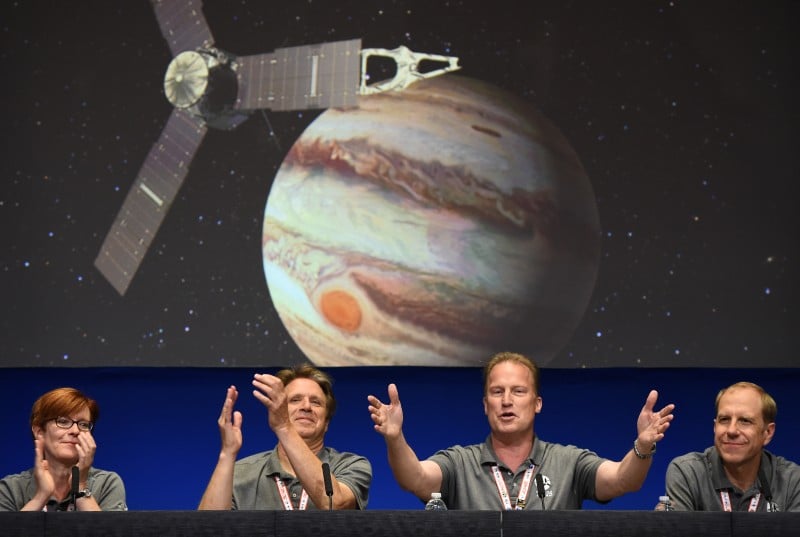 Equipe da Nasa celebrou o êxito da missão Juno e declarou que "Júpiter está conquistado"