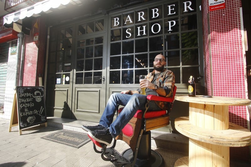 Barbearia Independ�ncia, conhecida por ter barbeiras mulheres em Passo Fundo, abriu opera��o em Porto Alegre pelas m�os de Mateus Grazziotin 