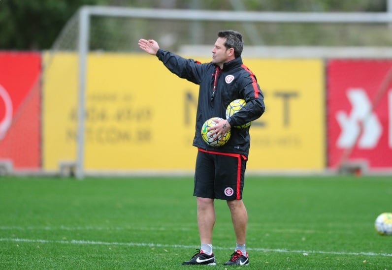Argel comandou os treinos de preparação da equipe para o jogo em Recife
