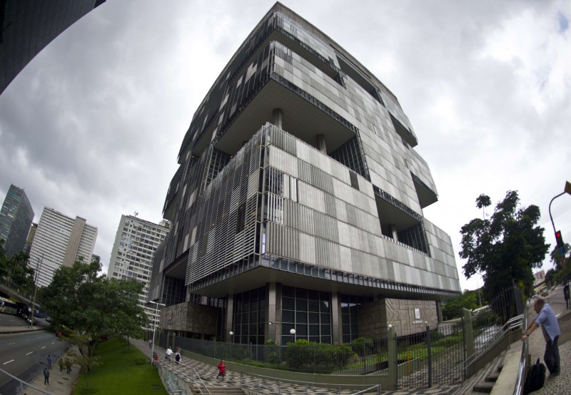 S&P manteve a nota de crédito do Brasil em grau especulativo e reafirmou a perspectiva negativa