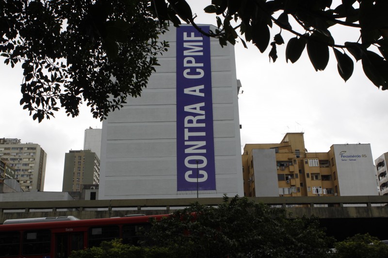 Outros 59% dos brasileiros entrevistados acreditam que o tributo vai aumentar os preços dos produtos