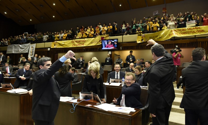 A Assembleia Legislativa gaúcha derrubou, em votação, os vetos do governador José Ivo Sartori