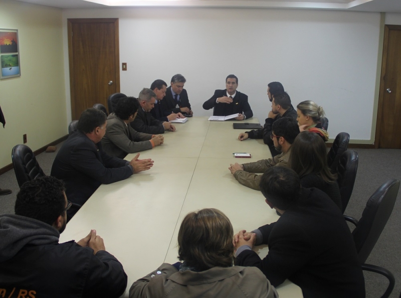 Di Cameli em reunião com os servidores do Detran/RS