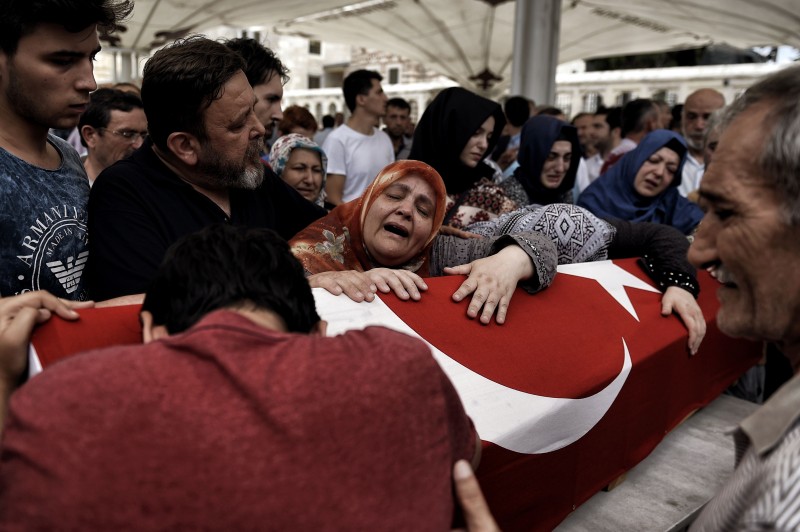 Em Ancara e Istambul, foram realizadas cerimônias para as 265 vítimas