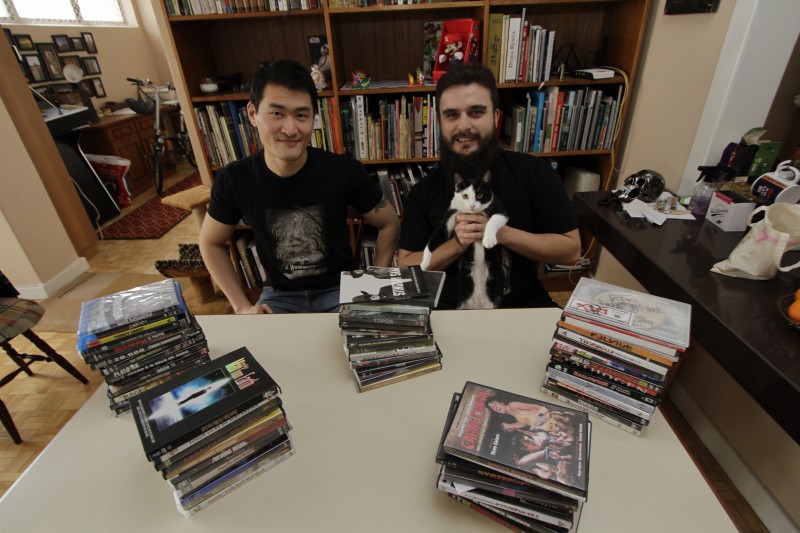 Jo&atilde;o Pedro Fleck e Nicolas Tonsho criaram uma empresa de legendagem de filmes a partir do Fantaspoa Foto: MARCO QUINTANA/JC