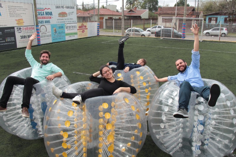 Ap&oacute;s a partida, um descanso nas bolhas e cliques para as redes Foto: JOICE ECCEL/DIVULGA&Ccedil;&Atilde;O/JC