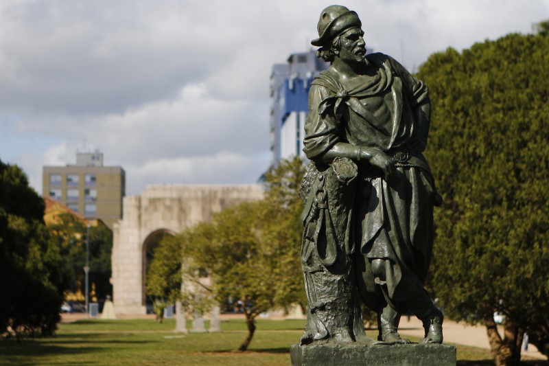 Obra foi presente do Uruguai pelo centenário da Revolução Farroupilha