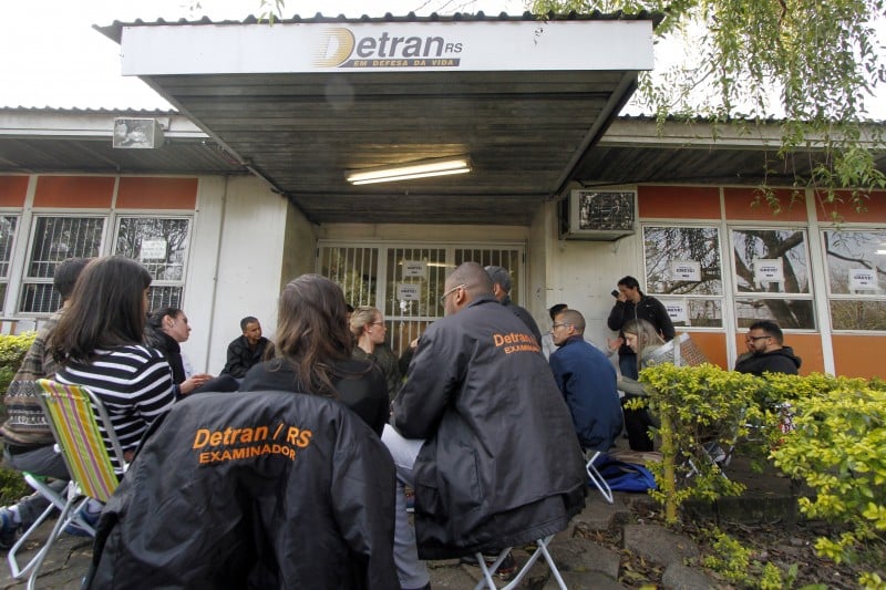 Exames teóricos e práticos para obtenção ou renovação da carteira de motorista voltam nesta terça