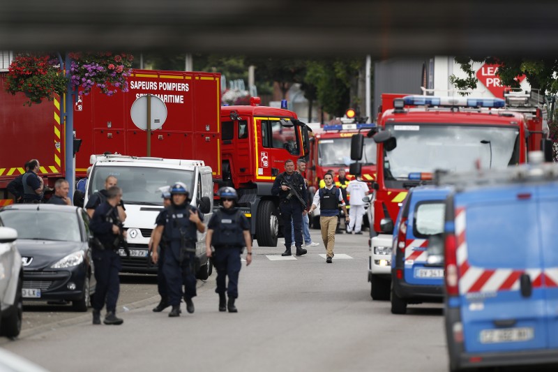 Os homens realizaram ataques com faca, na cidade de Saint Etienne du Rouvray